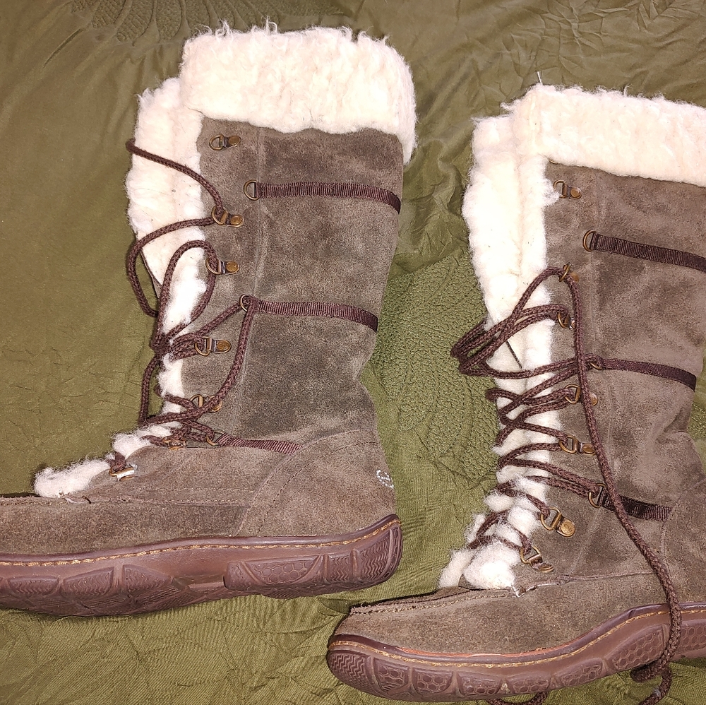 Emu moccasin style boots suede outside real fur wool lining size 7